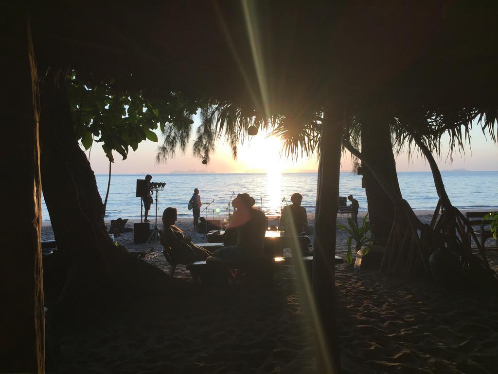 Отель Cocobar&Bungalow'Kohjum Кох-Юм Экстерьер фото