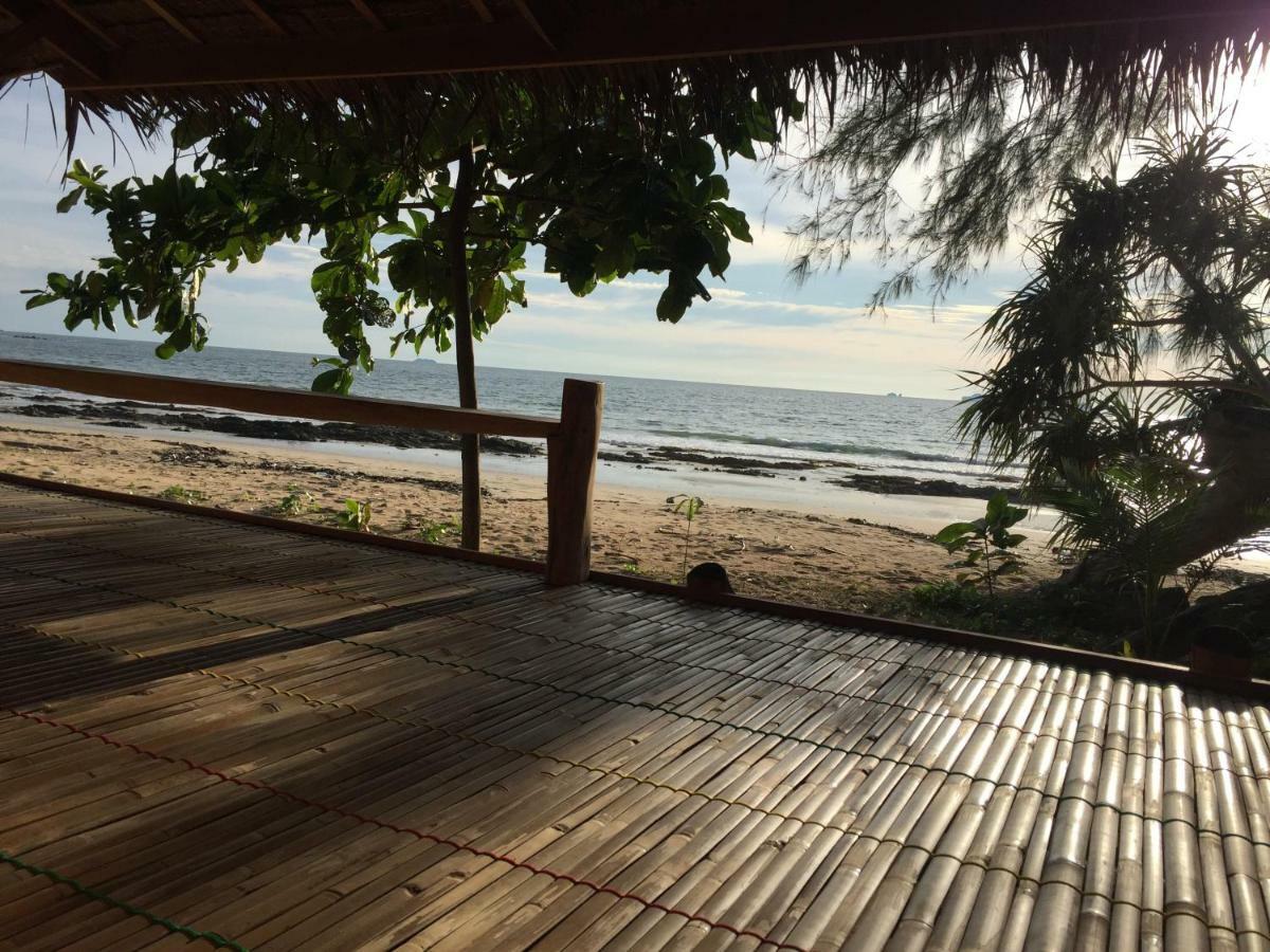 Отель Cocobar&Bungalow'Kohjum Кох-Юм Экстерьер фото